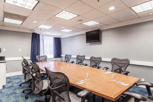 DoubleTree by Hilton Memphis - image 10