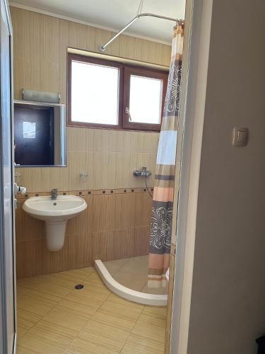 Kandrovi Hotel - image 11