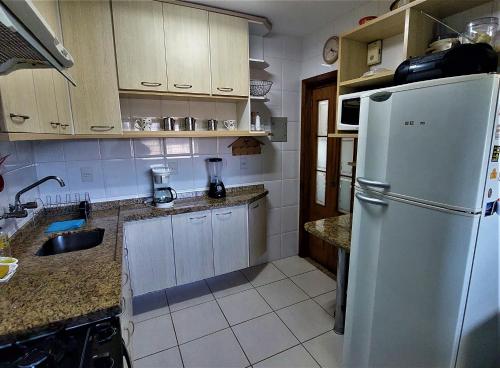 廚房, AP104 - Apartamento Completo, 3 quartos confortáveis (AP104 - Apartamento Completo, 3 quartos confortaveis) in 雅爾丁伊圖薩巴拉