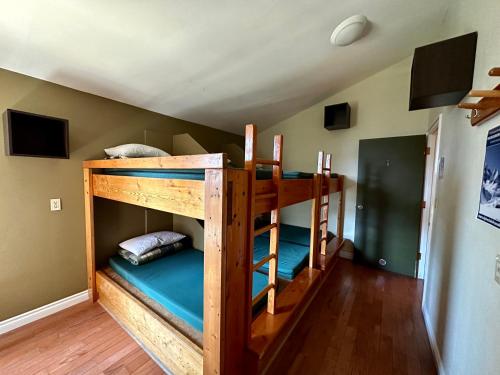 Bed in 6-Bed Mixed Dormitory Room