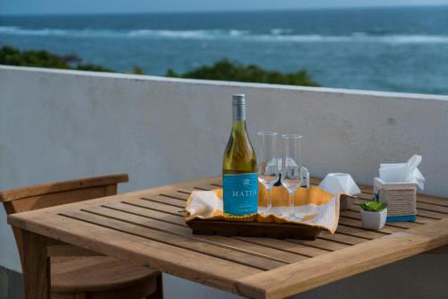 Four Petals Inn in Colombo Wellawatte beach