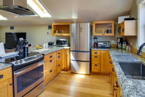 Romantic, Cozy Loft with Yard, 5 Miles to Clemson in Central, USA