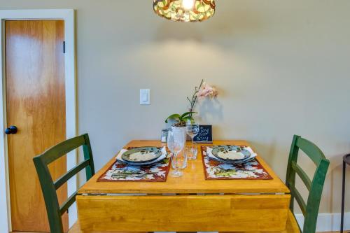 Romantic, Cozy Loft with Yard, 5 Miles to Clemson in Central, USA
