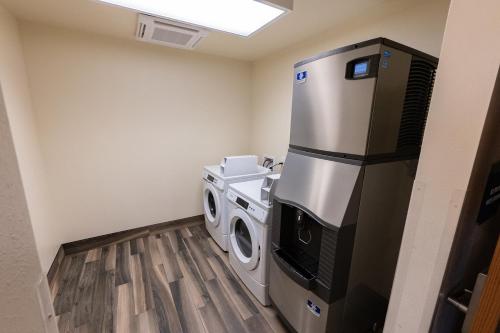 Cobblestone Hotel & Suites-Sheldon - image 10