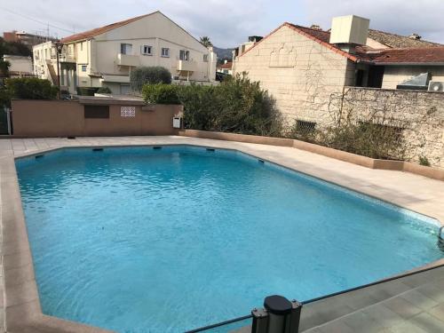 Perle rare 2 pièces au pied de la plage et piscine résidence