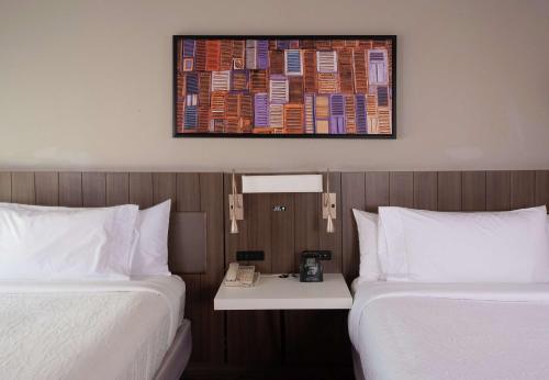 2 queen beds