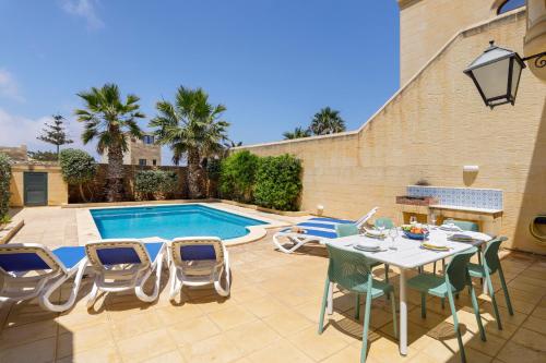 Dar ta' Censina Villa with Private Pool