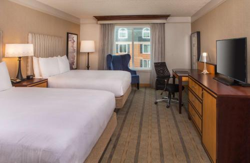 2 queen beds