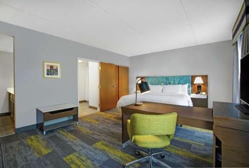 Hampton Inn & Suites Augusta West - image 39