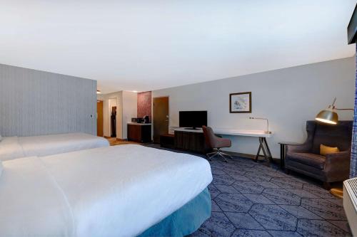 Hilton Garden Inn Cedar Rapids - image 9