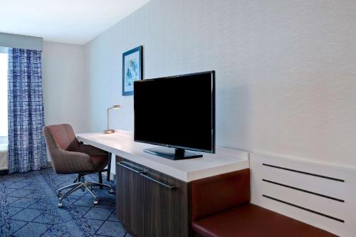 Hilton Garden Inn Cedar Rapids - image 9