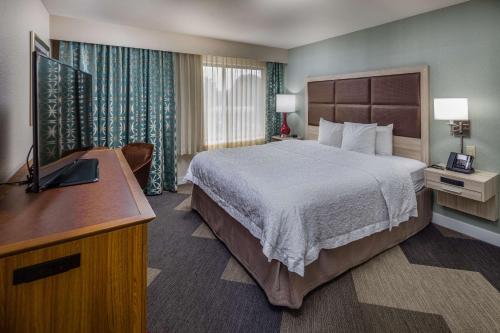 Hampton Inn San Francisco Airport - image 3