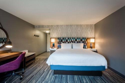 Hampton Inn & Suites Herndon-Reston - image 2
