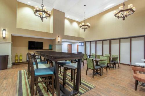 Hampton Inn & Suites Albany-Airport