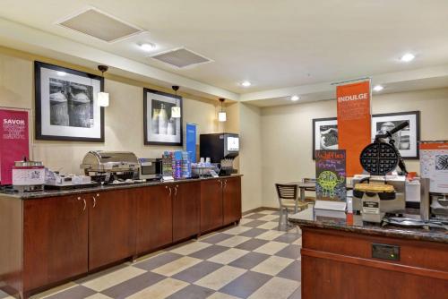 Hampton Inn and Suites Peoria at Grand Prairie