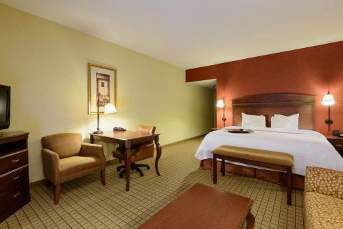Hampton Inn and Suites Peoria at Grand Prairie - image 11