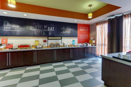 Hampton Inn Springfield - image 12