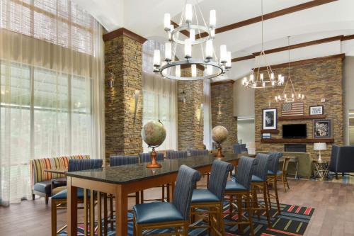 Hampton Inn by Hilton Columbus South Fort Benning - 로비