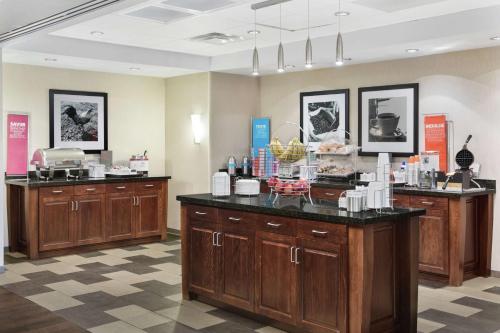 Hampton Inn by Hilton Columbus South Fort Benning - 편의 시설/서비스