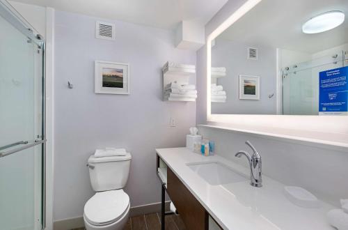 Hampton Inn Corbin - image 12