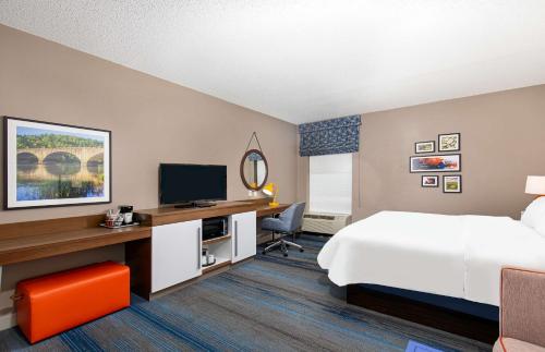 Hampton Inn Corbin - image 10