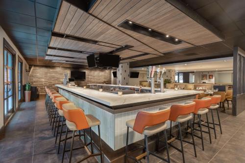 DoubleTree by Hilton San Francisco South Airport Blvd - image 10