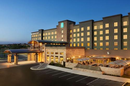 Embassy Suites By Hilton San Antonio Brooks Hotel - Spa