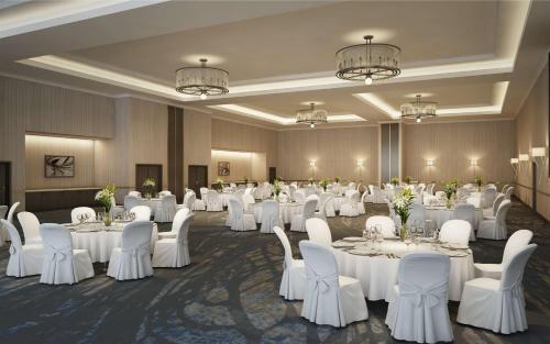 Embassy Suites San Antonio Brooks City Base Hotel & Spa - image 43
