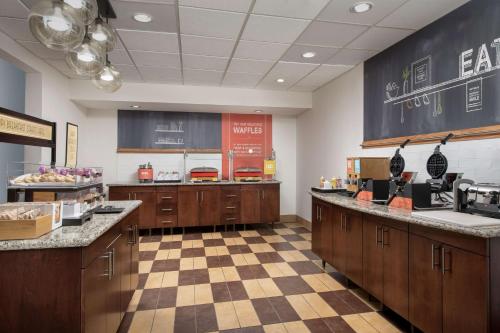 Hampton Inn & Suites Holly Springs - image 11