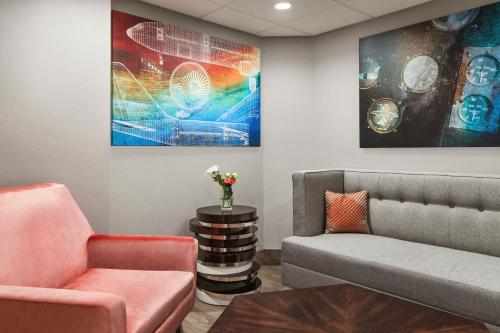 Hampton Inn Chicago-O'Hare International Airport - image 10