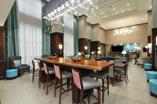 Hampton Inn & Suites Columbus/University Area - image 13
