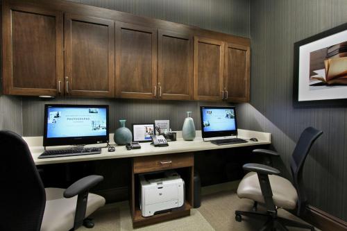Hampton Inn & Suites Columbus/University Area - image 9