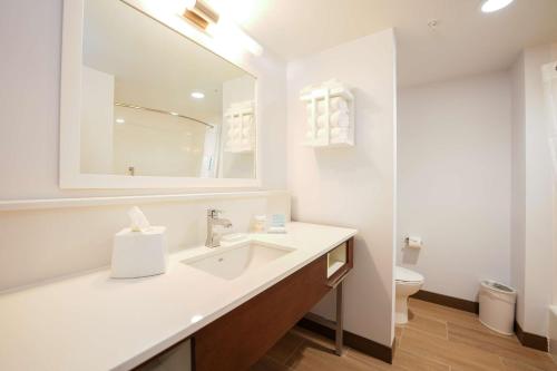 Hampton Inn & Suites Aurora South Co - image 3