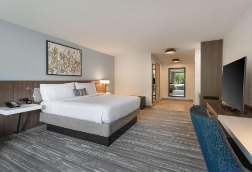 Hilton Garden Inn Melville - image 11