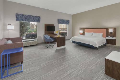 Hampton Inn & Suites Macon I-75 North - image 9
