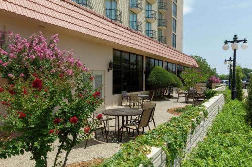 Embassy Suites By Hilton Hotel Tulsa-I-44