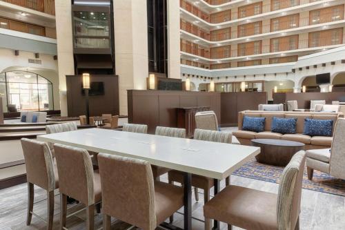 Embassy Suites By Hilton Hotel Tulsa-I-44