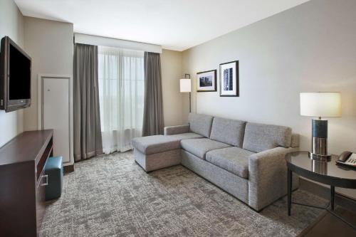 Embassy Suites Columbus - Airport - image 2