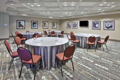Embassy Suites Columbus - Airport - image 6