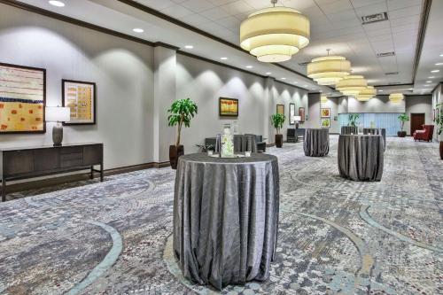Embassy Suites Columbus - Airport - image 5