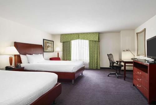 2 queen beds