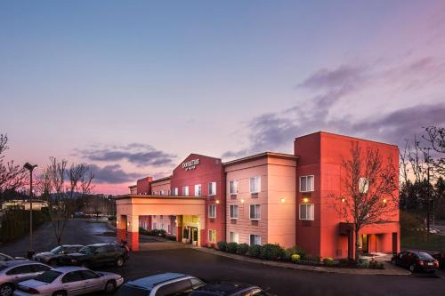 . DoubleTree by Hilton Portland - Beaverton