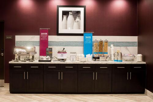 Hampton Inn & Suites Warrington Horsham - image 10