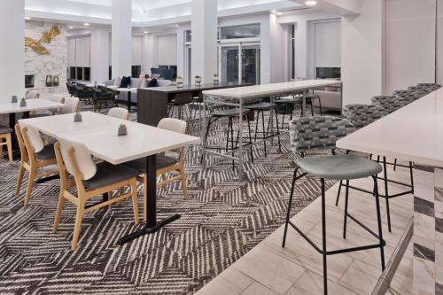 Hilton Garden Inn Birmingham SE/Liberty Park - image 10