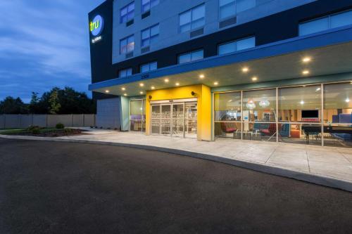 Tru By Hilton Radford - image 10