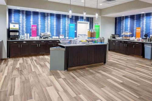 Hampton Inn Cranbury - image 2