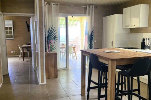 Suite Spacieuse 4 étoiles 77m2 vue mer Les Saintes (Suite Spacieuse 4 etoiles 77m2 vue mer Les Saintes) in Trois-Rivieres