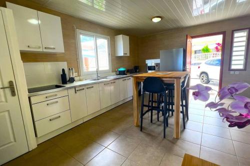 Suite Spacieuse 4 étoiles 77m2 vue mer Les Saintes (Suite Spacieuse 4 etoiles 77m2 vue mer Les Saintes) in Trois-Rivieres