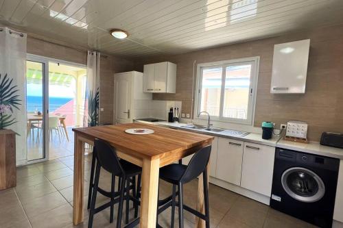 Suite Spacieuse 4 étoiles 77m2 vue mer Les Saintes (Suite Spacieuse 4 etoiles 77m2 vue mer Les Saintes) in Trois-Rivieres