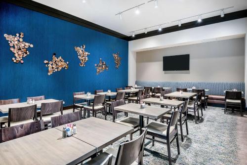 Embassy Suites By Hilton College Station